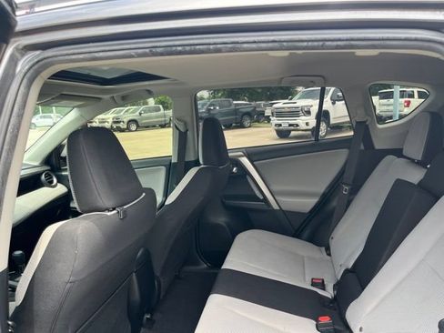 Used 2018 Toyota RAV4 XLE FWD image 27