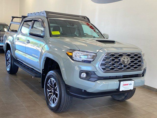 Used 2023 Toyota Tacoma TRD Sport w/ Technology Package AWD/4WD image 2