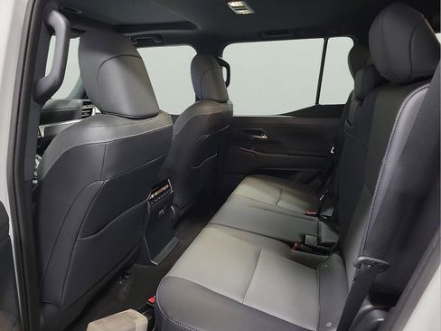 Used 2025 Lexus GX 550 w/ Accessory Package (2T) image 9