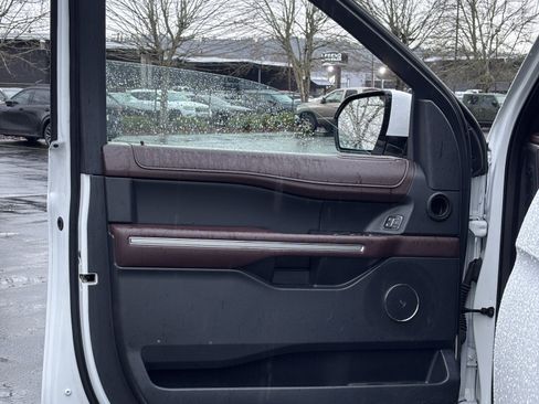 Used 2023 Ford Expedition Max Limited image 32