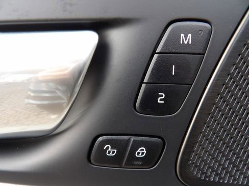 Certified 2024 Volvo XC60 B5 Plus w/ Climate Package image 15