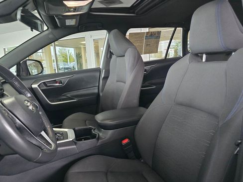 Used 2022 Toyota RAV4 SE w/ Convenience Package AWD/4WD image 19
