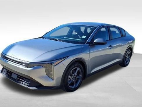 Used 2025 Kia K4 LXS image 3