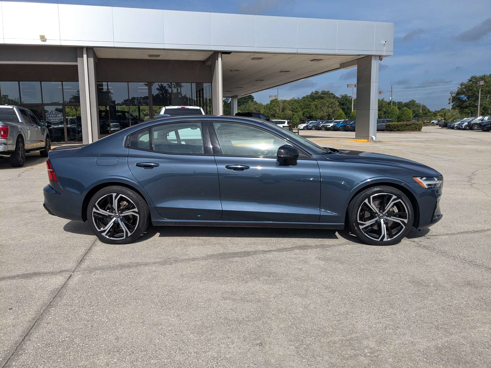 Used 2024 Volvo S60 B5 Plus FWD image 3