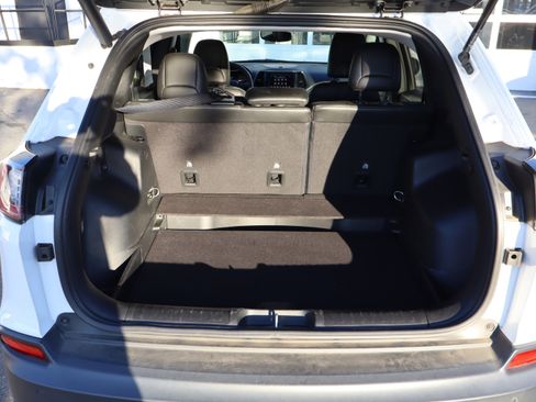 Used 2020 Jeep Cherokee Latitude Plus image 32