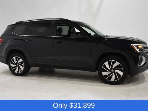 Used 2025 Volkswagen Atlas SE image 3