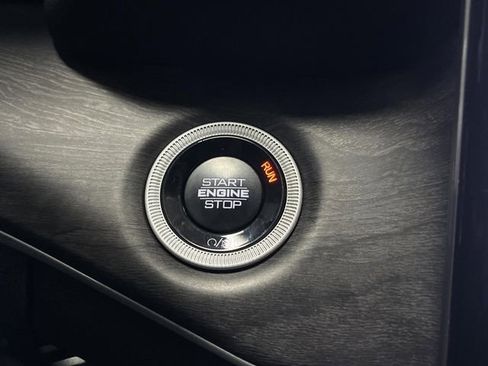 Used 2024 Jeep Grand Cherokee Limited w/ Black Appearance Package image 24