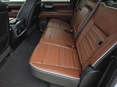 Used 2025 GMC Sierra 2500 Denali Ultimate image 27