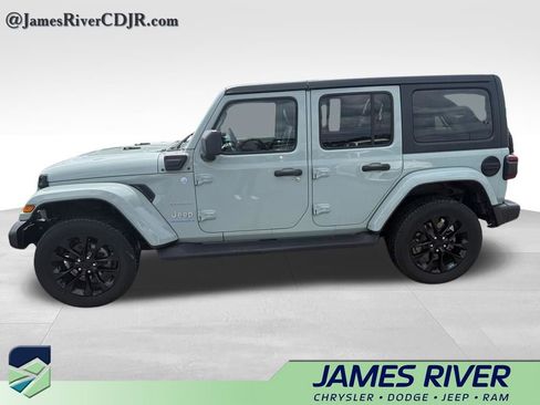 Used 2023 Jeep Wrangler Unlimited Sahara AWD/4WD image 4
