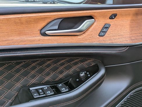 Used 2022 Jeep Grand Cherokee Summit image 15