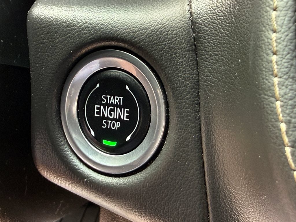 Used 2024 GMC Yukon SLT AWD/4WD image 27
