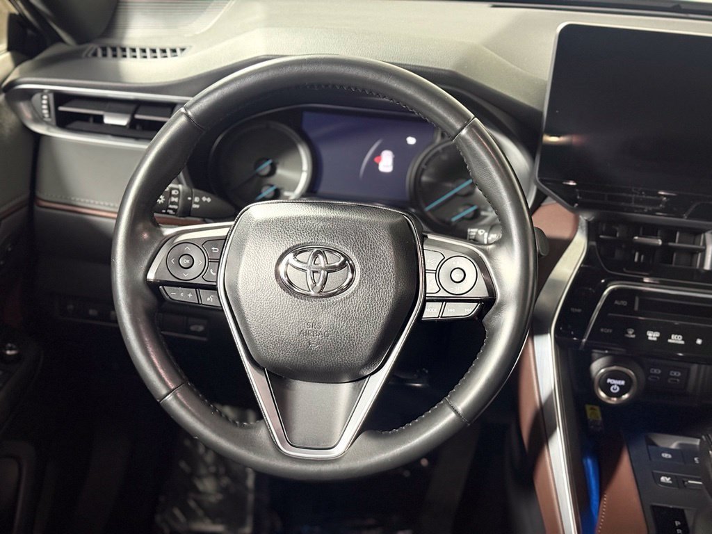 Used 2024 Toyota Venza XLE AWD/4WD image 12