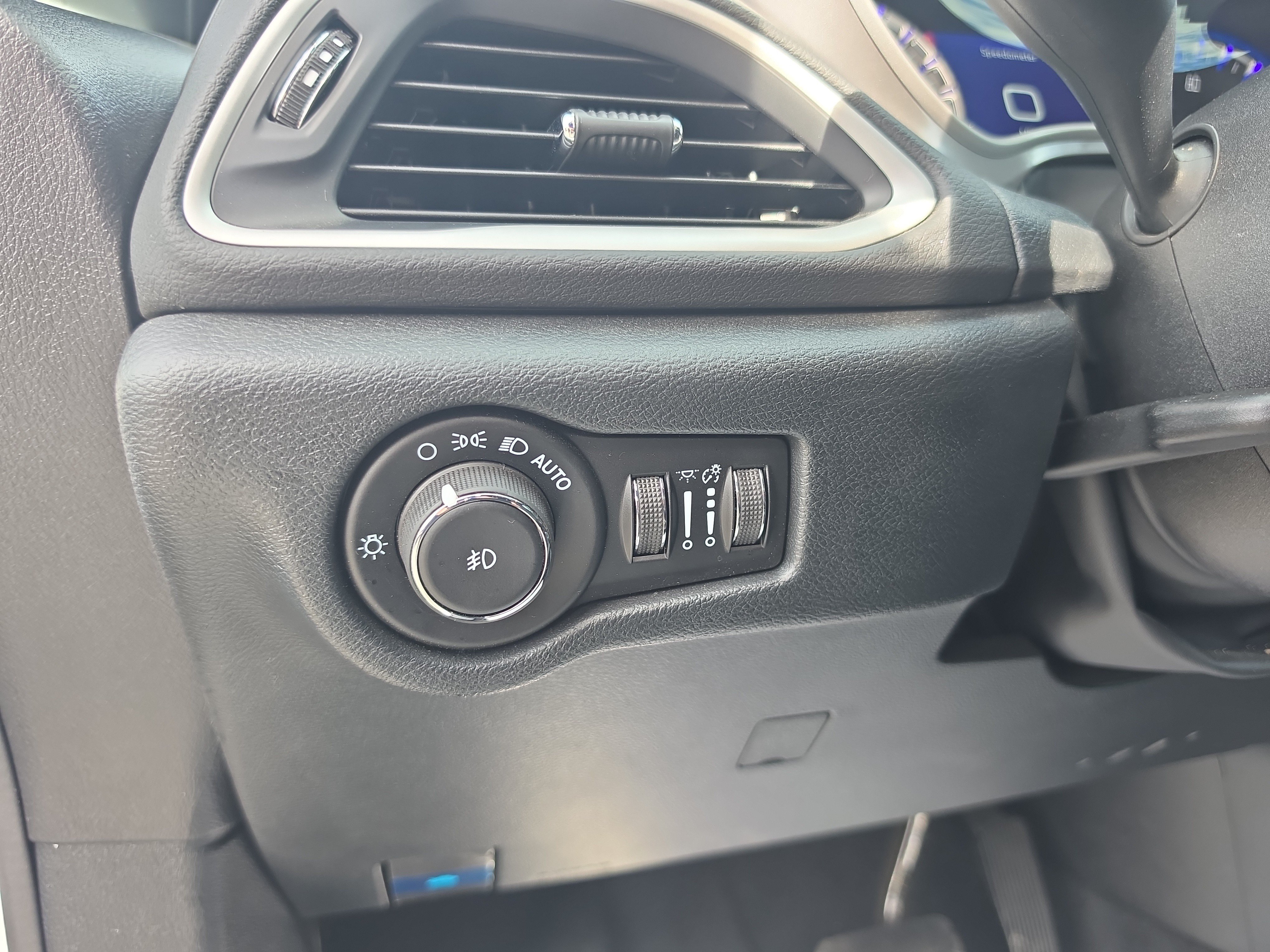 Used 2026 Chrysler Pacifica Select FWD image 19