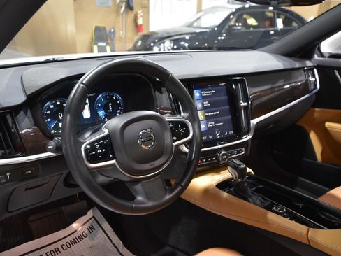 Used 2017 Volvo S90 T6 Momentum w/ Vision Package image 17