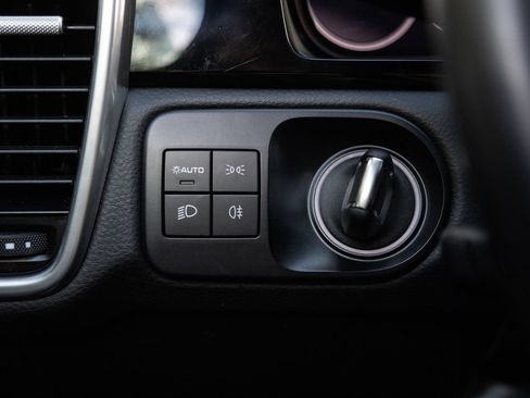 Certified 2023 Porsche Cayenne AWD/4WD image 17