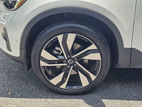 Certified 2023 Volvo XC40 B5 Ultimate w/ Protection Package Premier AWD/4WD image 11