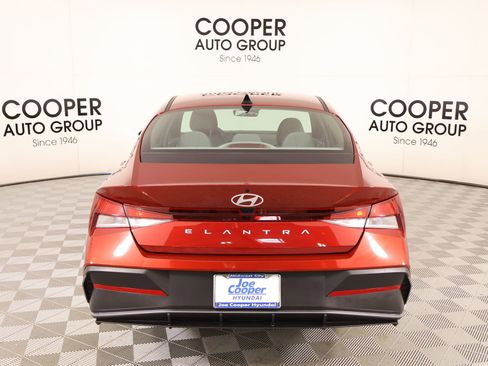 Certified 2024 Hyundai Elantra SE image 20