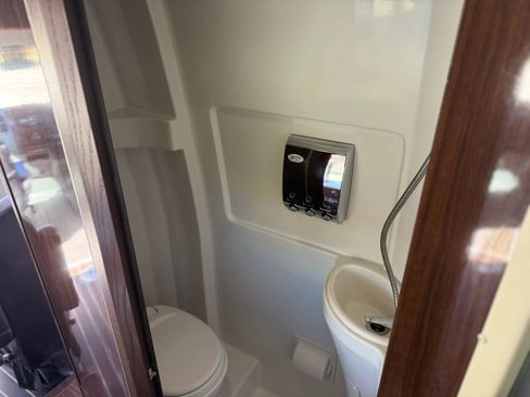 Used 2015 Mercedes-Benz Sprinter 3500 image 23