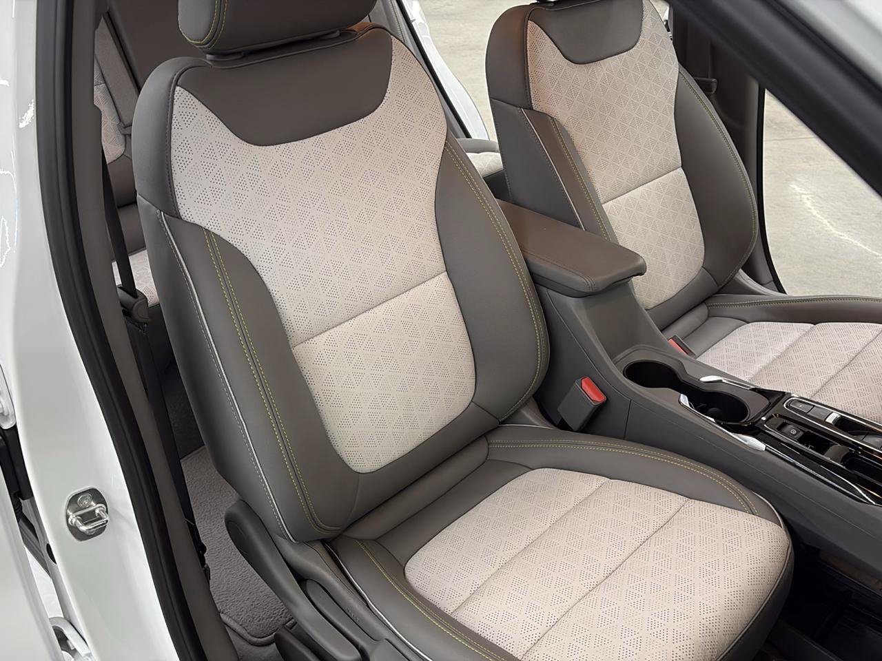 Used 2023 Chevrolet Bolt EUV Premier FWD image 14