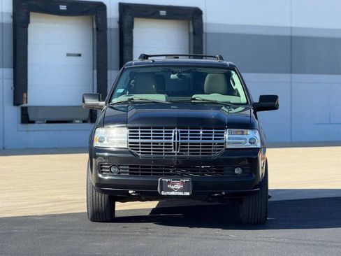 Used 2012 Lincoln Navigator 4WD w/ Monochrome Appearance Pkg image 2