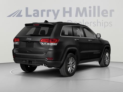 Used 2019 Jeep Grand Cherokee Limited w/ Trailer Tow Group IV AWD/4WD image 2