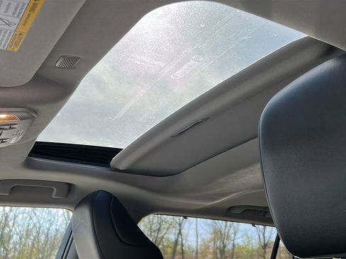 Used 2021 Toyota Highlander XLE AWD/4WD image 22