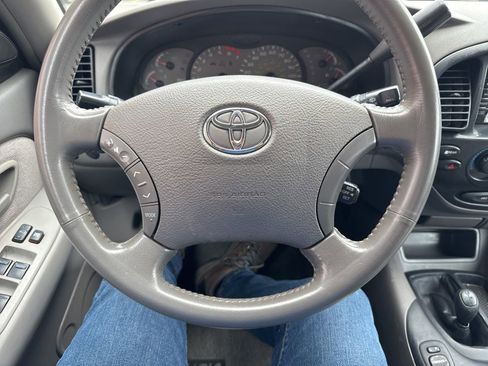 Used 2004 Toyota Sequoia SR5 image 31