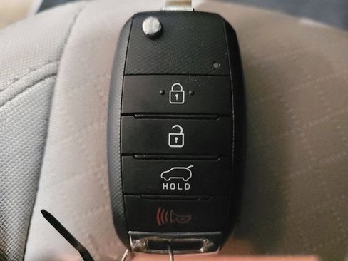 Used 2018 Kia Sorento LX image 32