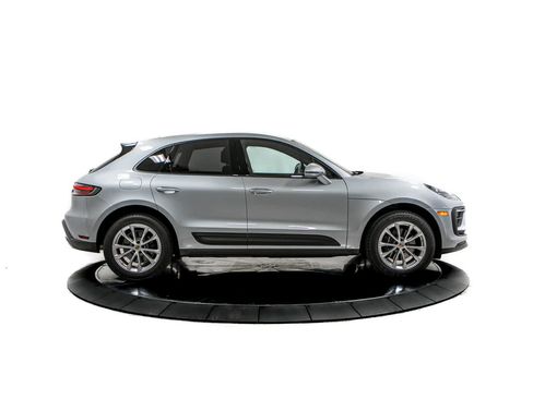 Certified 2024 Porsche Macan AWD/4WD image 8