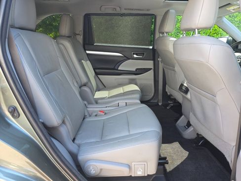 Used 2018 Toyota Highlander XLE FWD image 34