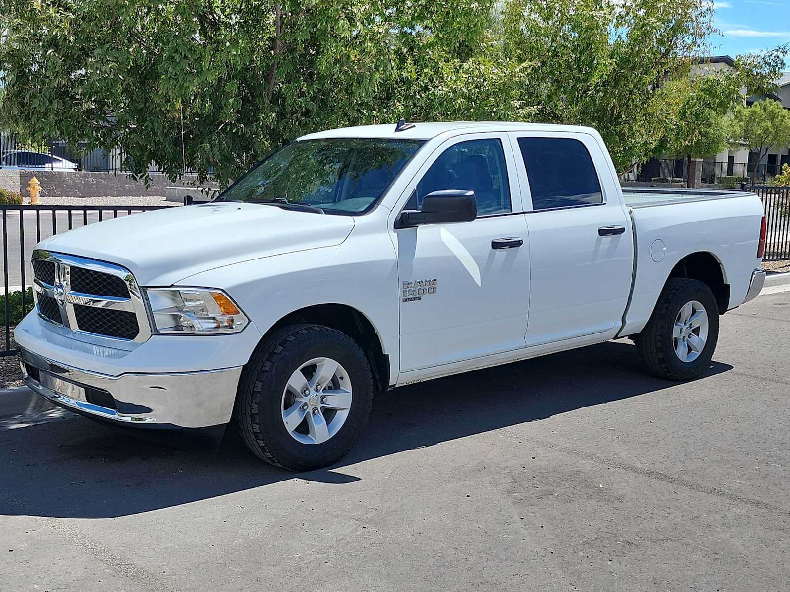 Used 2023 RAM 1500 Classic SLT w/ Electronics Group AWD/4WD image 4