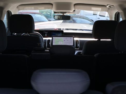 Certified 2025 Ford Expedition Active image 27