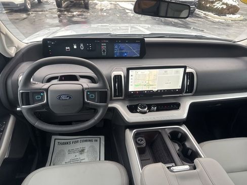 Used 2025 Ford Expedition Active image 15