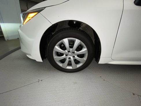 Used 2022 Toyota Corolla LE image 10