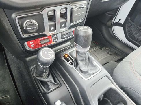 Used 2024 Jeep Wrangler Rubicon w/ Capability Package AWD/4WD image 35