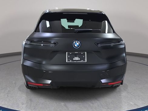 Used 2023 BMW iX xDrive50 w/ Sport Package image 8