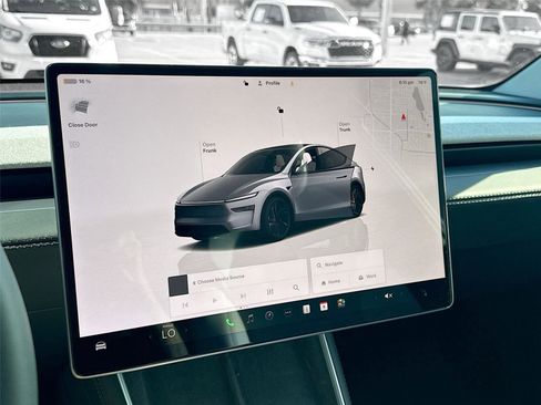 Used 2026 Tesla Model Y 2WD image 5