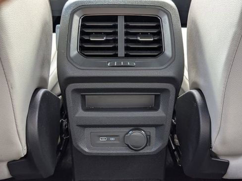 Used 2021 Volkswagen Tiguan SE R-Line image 17