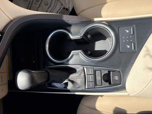 Used 2020 Toyota Camry XLE w/ Navigation Package AWD/4WD image 21