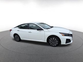 Used 2025 Nissan Altima 2.5 SV video 1