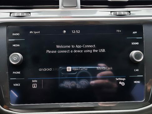 Used 2020 Volkswagen Tiguan SE R-Line image 35