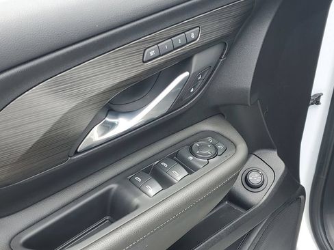 Used 2023 GMC Terrain SLT w/ Infotainment Package II FWD image 22