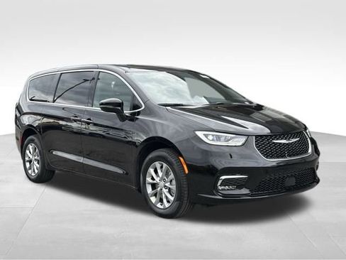 New 2026 Chrysler Pacifica Select image 1