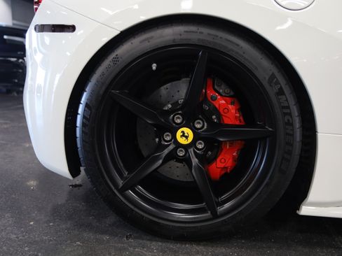 Used 2016 Ferrari 488 GTB RWD image 10