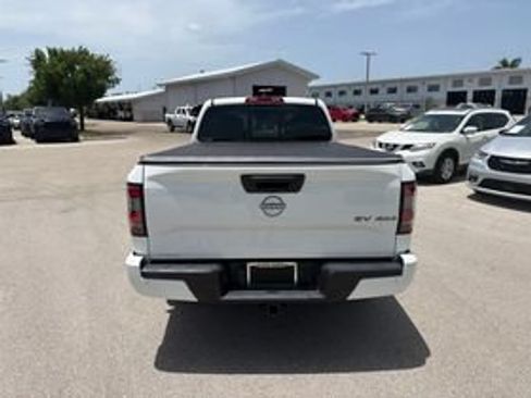 Used 2022 Nissan Frontier SV w/ Technology Package AWD/4WD image 6