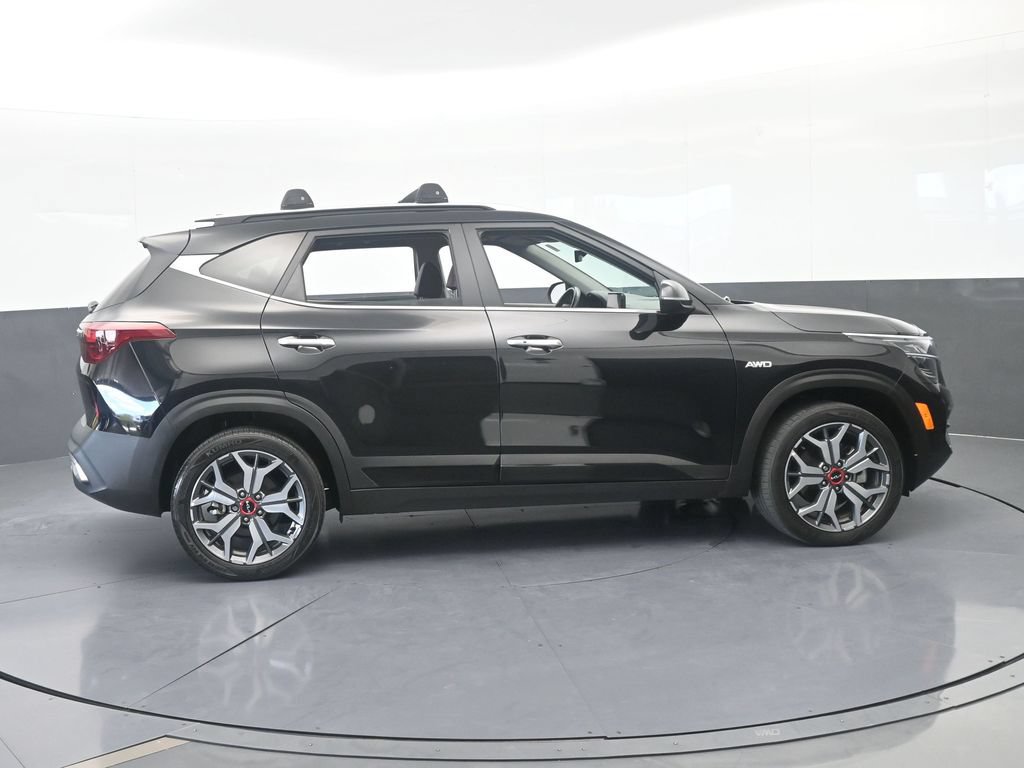 Used 2023 Kia Seltos SX w/ SX Sunroof Package AWD/4WD image 7