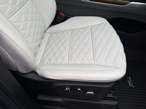 New 2026 Cadillac Escalade Platinum Luxury w/ LPO, Radiant Package image 9