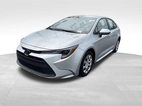 Used 2025 Toyota Corolla LE FWD image 3