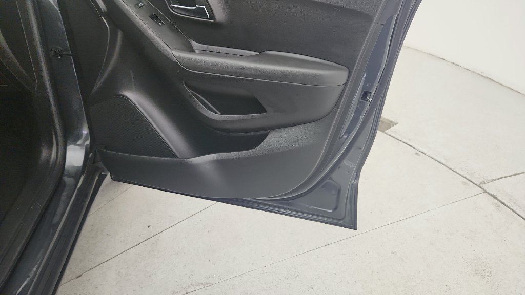 Used 2018 Chevrolet Trax LT w/ LT Convenience Package FWD image 28