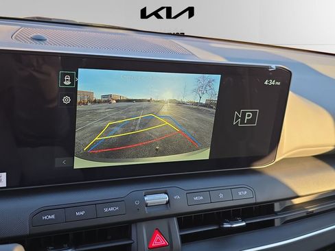 New 2025 Kia K4 LXS image 8